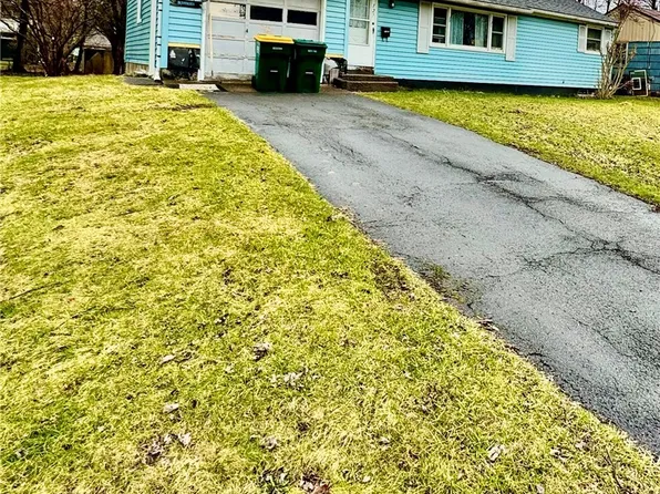 127 Oakley Dr, North Syracuse, NY 13212