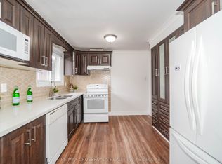 8 Topaz Gate, Toronto, ON M2M2Z7