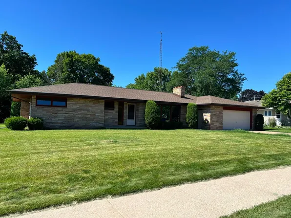 885 W 19th Ave, Oshkosh, WI 54902