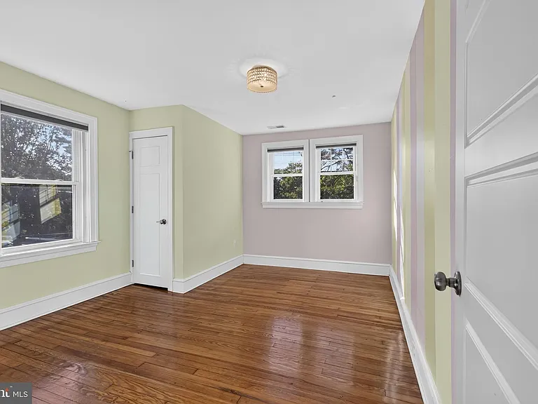 21 E Redman Ave — Photo 39