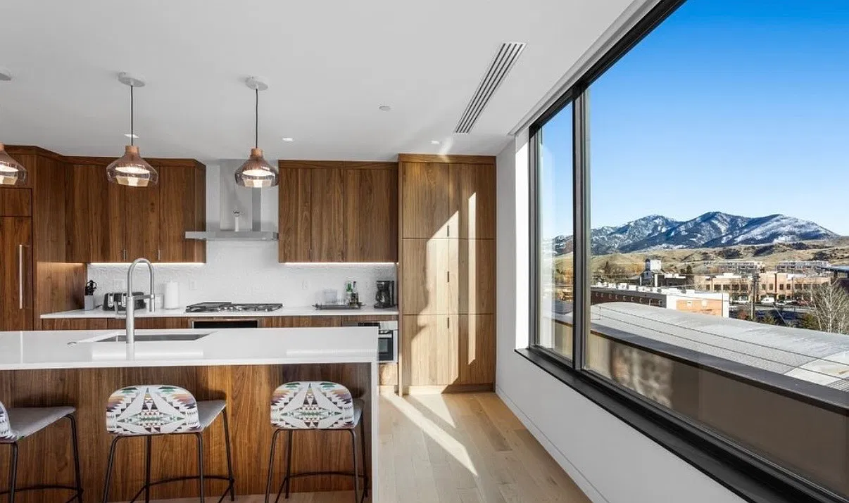 3 bed, 2500 sqft, $8,000 — Photo 4