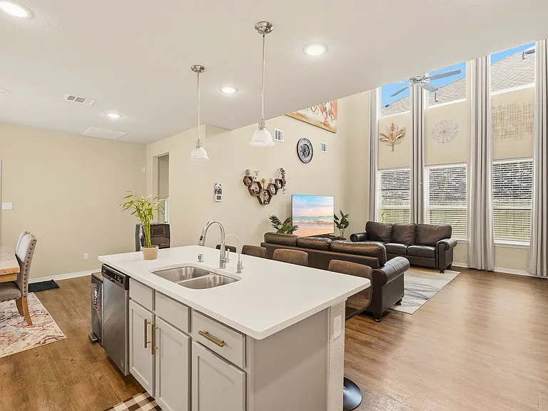 812 Coronado Terrace Ln — Photo 12