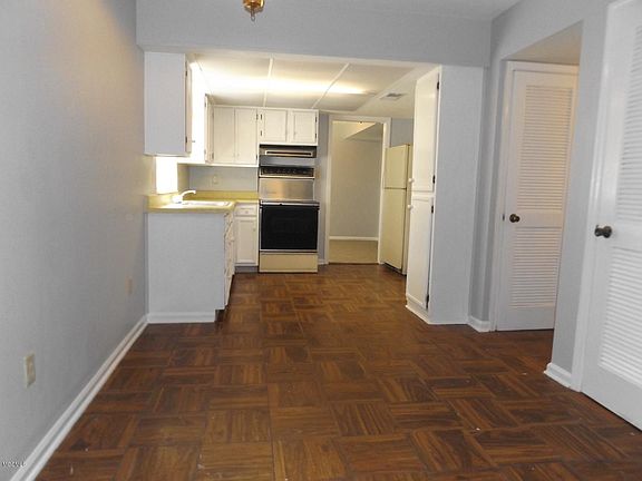 5th image of 15393 Pinewood Ct