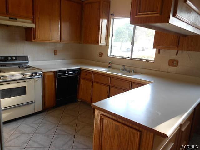 2nd image of 1021 N Placer Ave