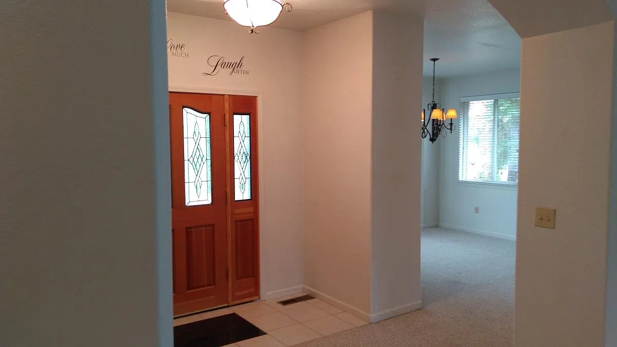 3 bed, 2077 sqft, $2,800 — Photo 3