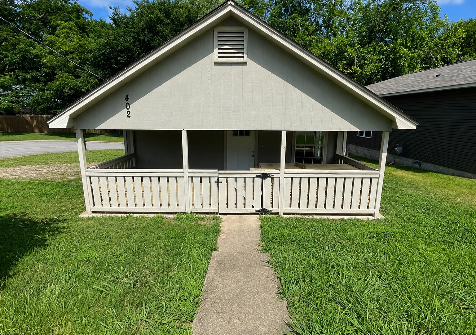 Fully renovated 3 bedroom, 2 bath home. — Photo 1