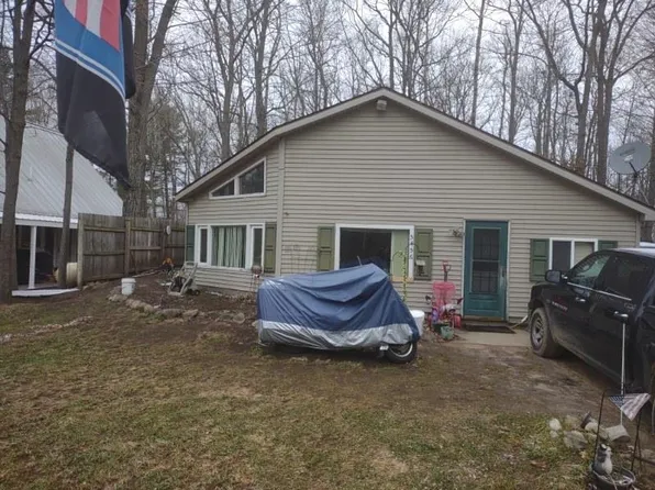 5456 Hillcrest St, Gladwin, MI 48624