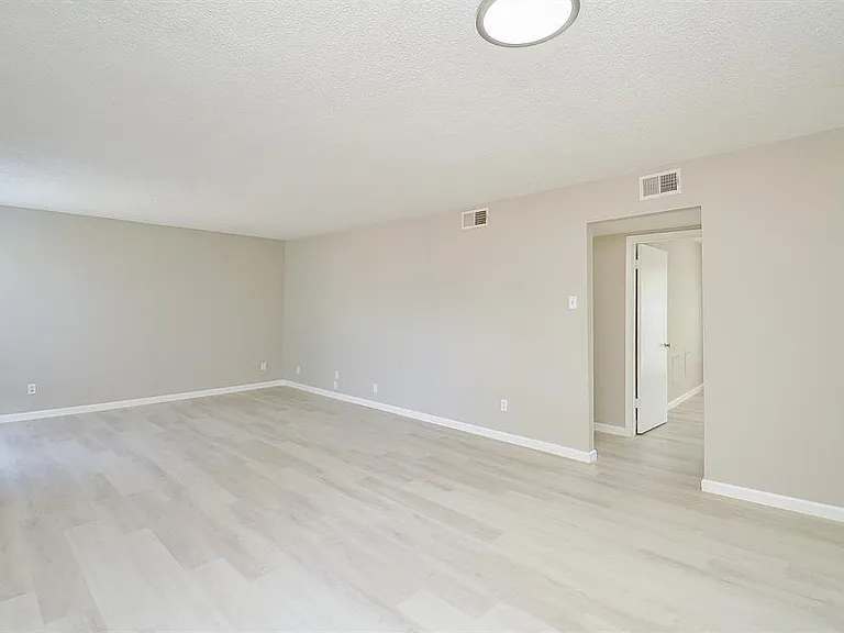 1950 Spenwick Dr #302 — Photo 8