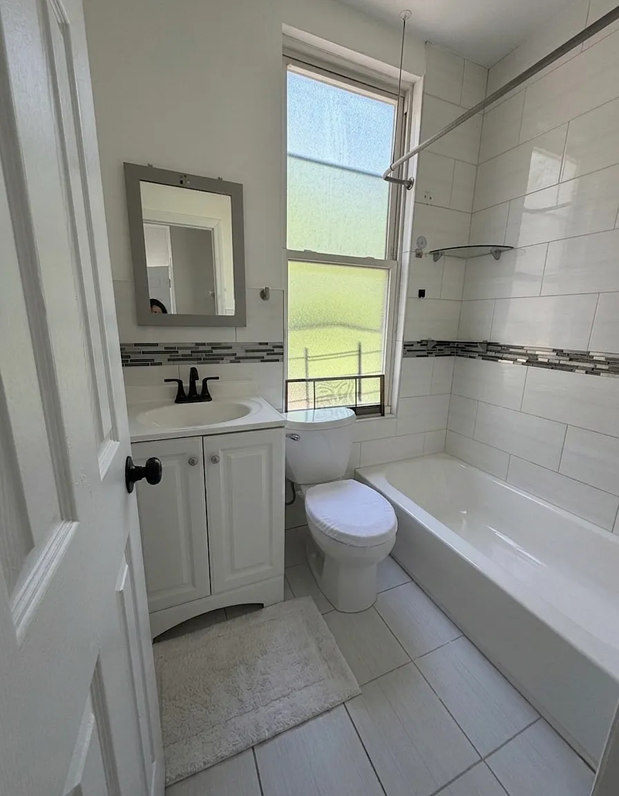 3 bed, 850 sqft, $3,753 — Photo 4
