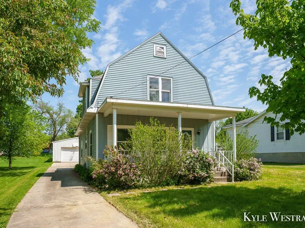 218 W Main St SE, Caledonia, MI 49316