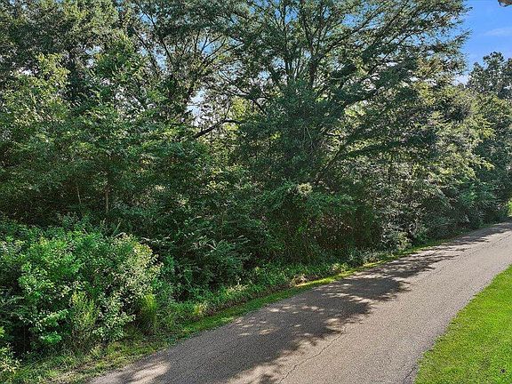 3rd image of Castlewood Dr