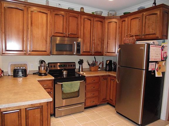 3rd image of 46 Rebecca Ln