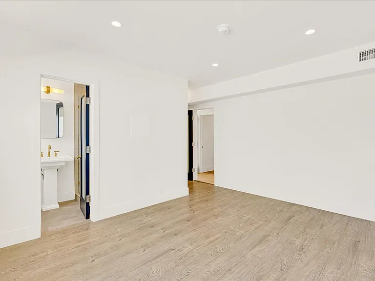 210 S Hamilton Dr #9 — Photo 14