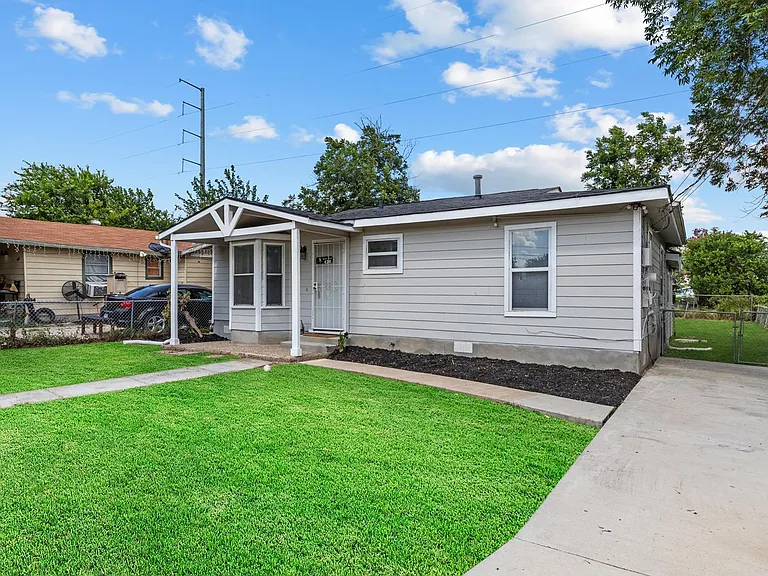 420 Alicia Ave — Photo 2