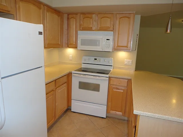 4 bed, 3.0 bath, 2285 sqft, $2,710 — Photo 2