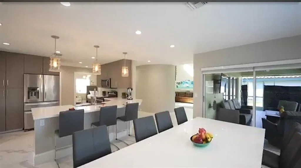 5 bed, 3.0 bath, 2644 sqft, $6,000 — Photo 3