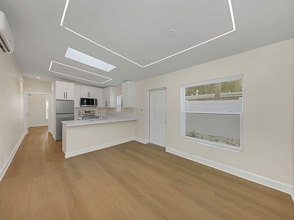 5th image of 79 Patricia Ave #1