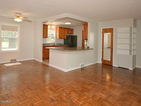 5th image of 608 E Van Buren St