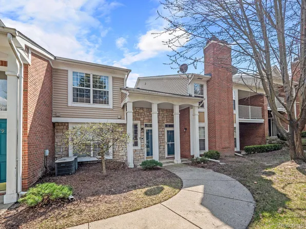 44975 Marigold Dr, Sterling Heights, MI 48314