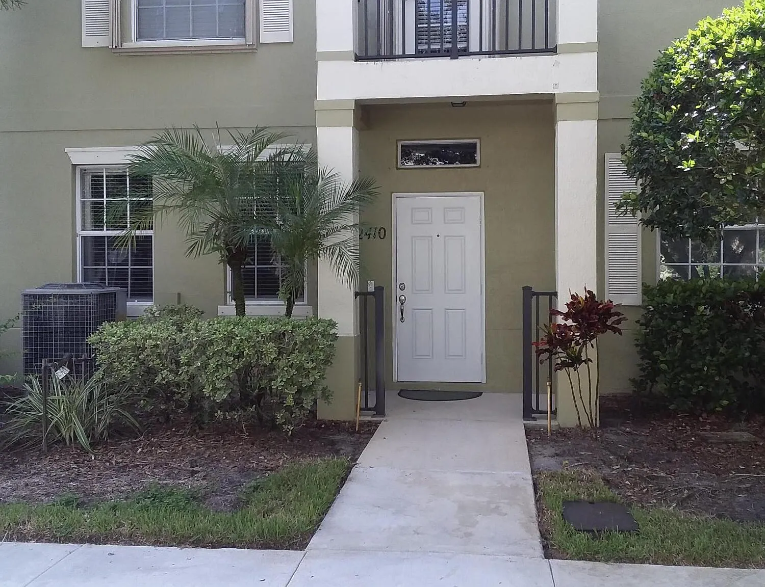 3 bed, 2.5 bath, 1600 sqft, $2,300 — Photo 1