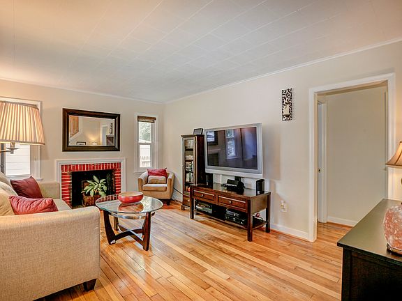 5th image of 10411 Mannakee St