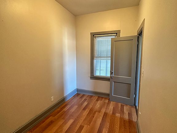 4th image of 3700 S Hermitage Ave #2R