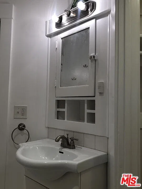 1 bed, 1.0 bath, $3,100 — Photo 3