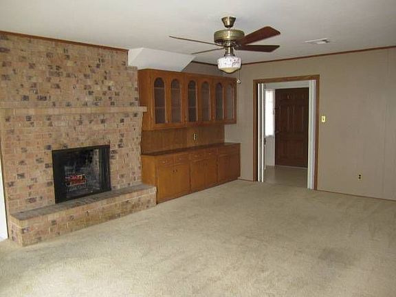 2nd image of 880 Elaine Dr