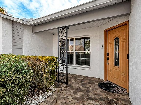 3rd image of 7719 Landsdowne Ln