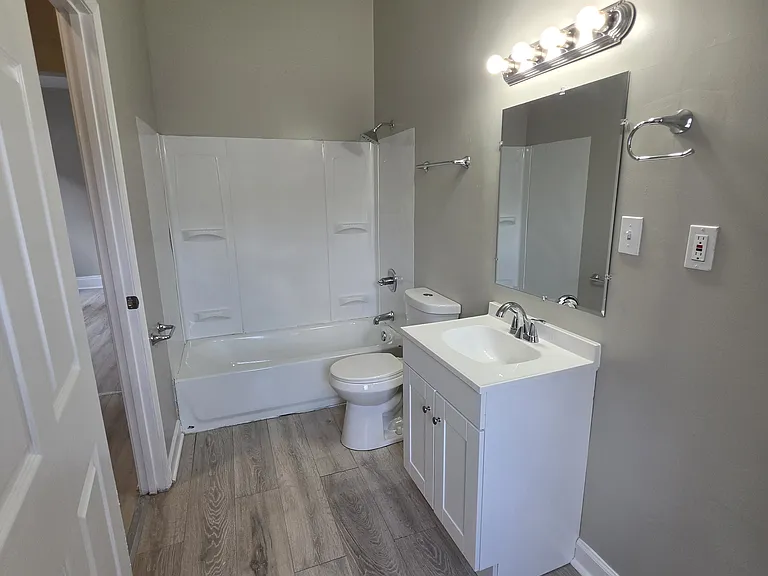 3231 Taft Ave — Photo 7
