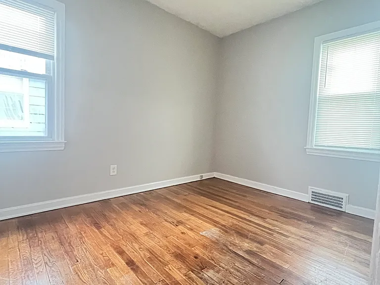 14906 Harvard Ave — Photo 3