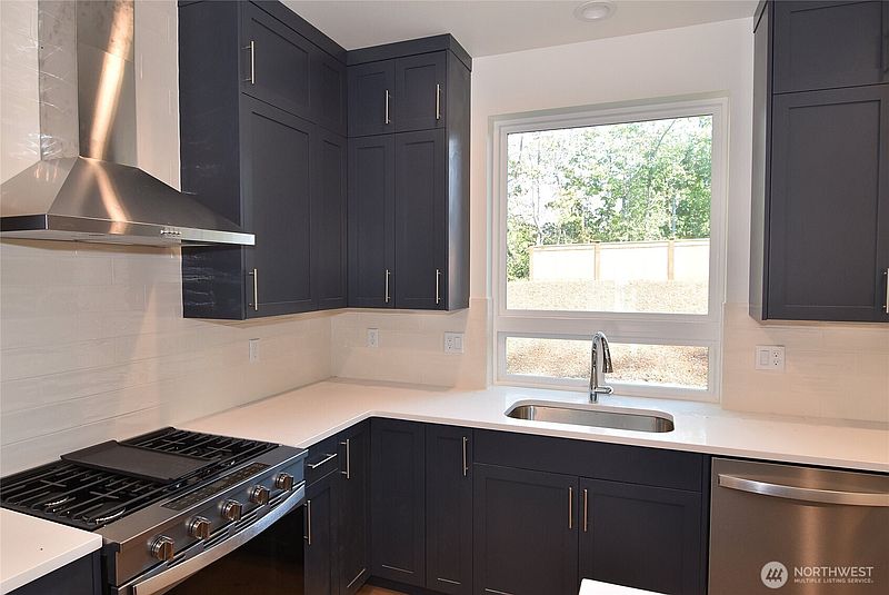3rd image of 1126 Whidbey Street