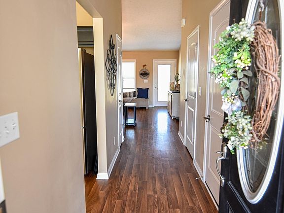 3rd image of 3139 Paradise Cir