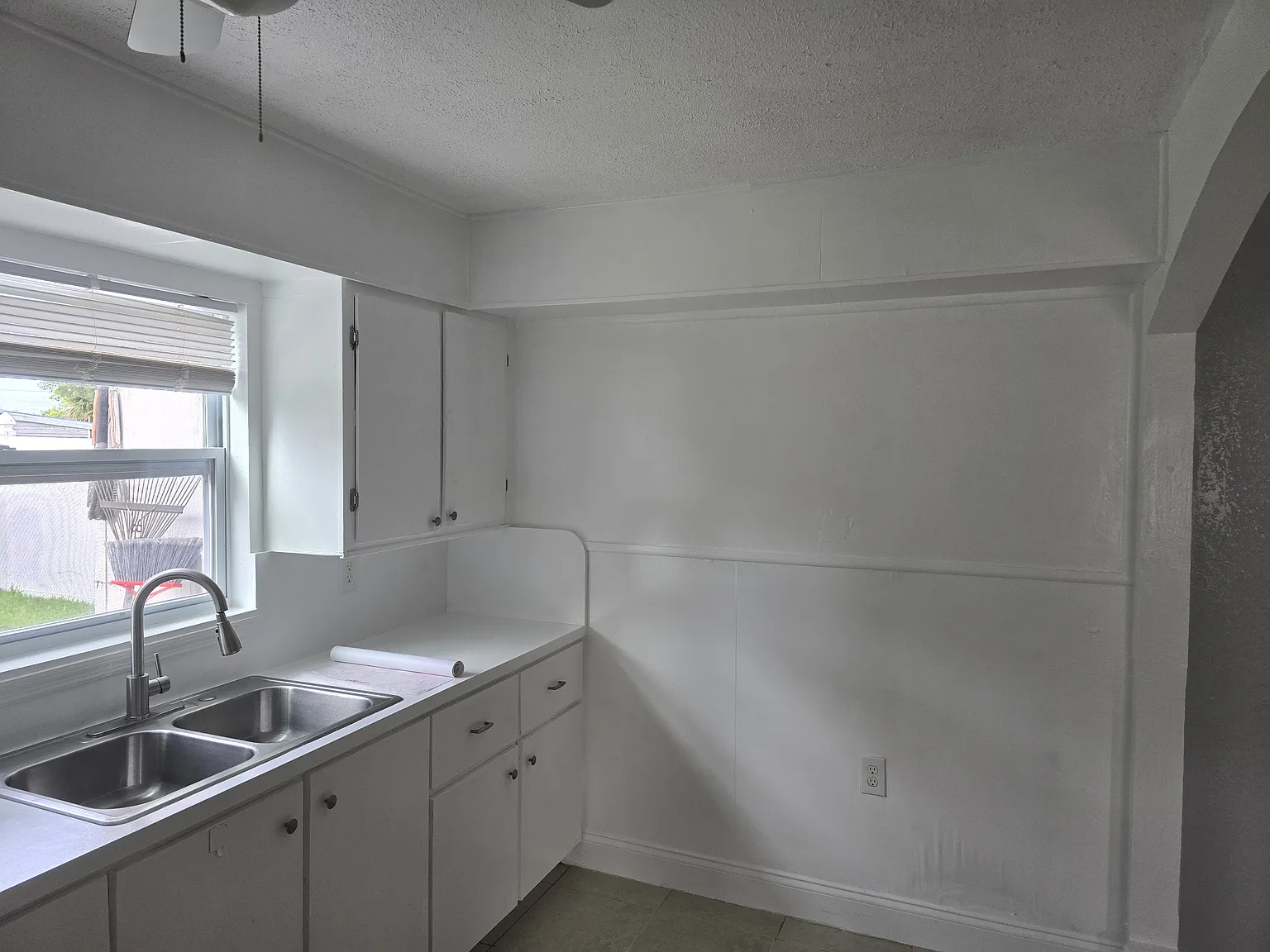 1323 Pinewood Ave — Photo 2