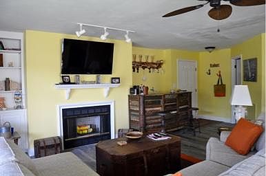 5th image of 410 Marina Bay Dr #101