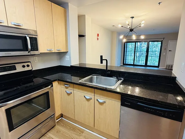 2 Leverington Ave #28 — Photo 13