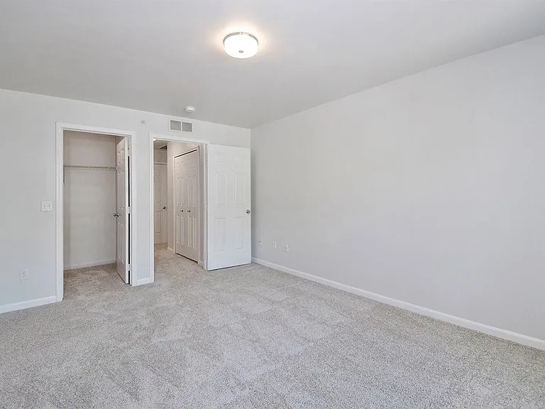 Stonehaven Apartments — Photo 20
