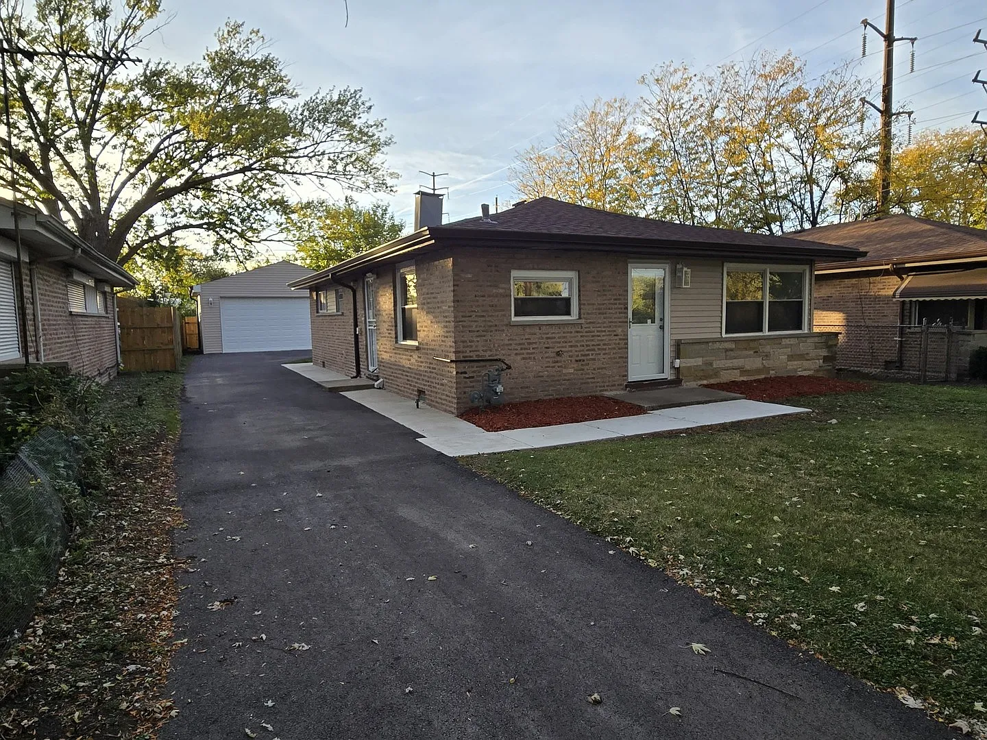 16118 Paulina St photo 1