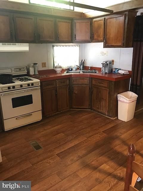 2nd image of 34489 Park Cir