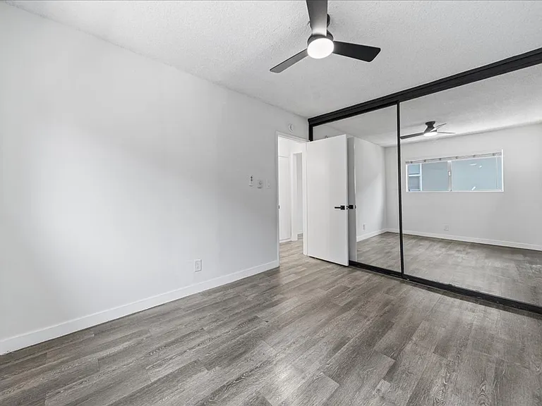 1626 Pine Ave #J — Photo 8