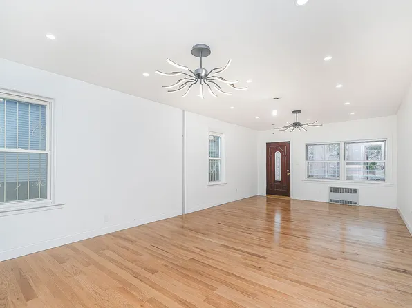 617 East 52nd Street image 6 of 22