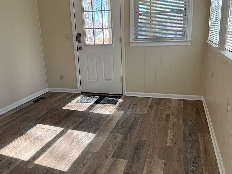 321 Orchard Ln — Photo 2