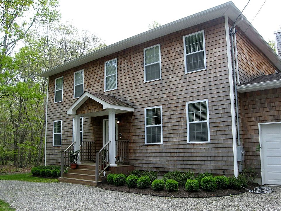 1st image of 32 Gardiner Dr