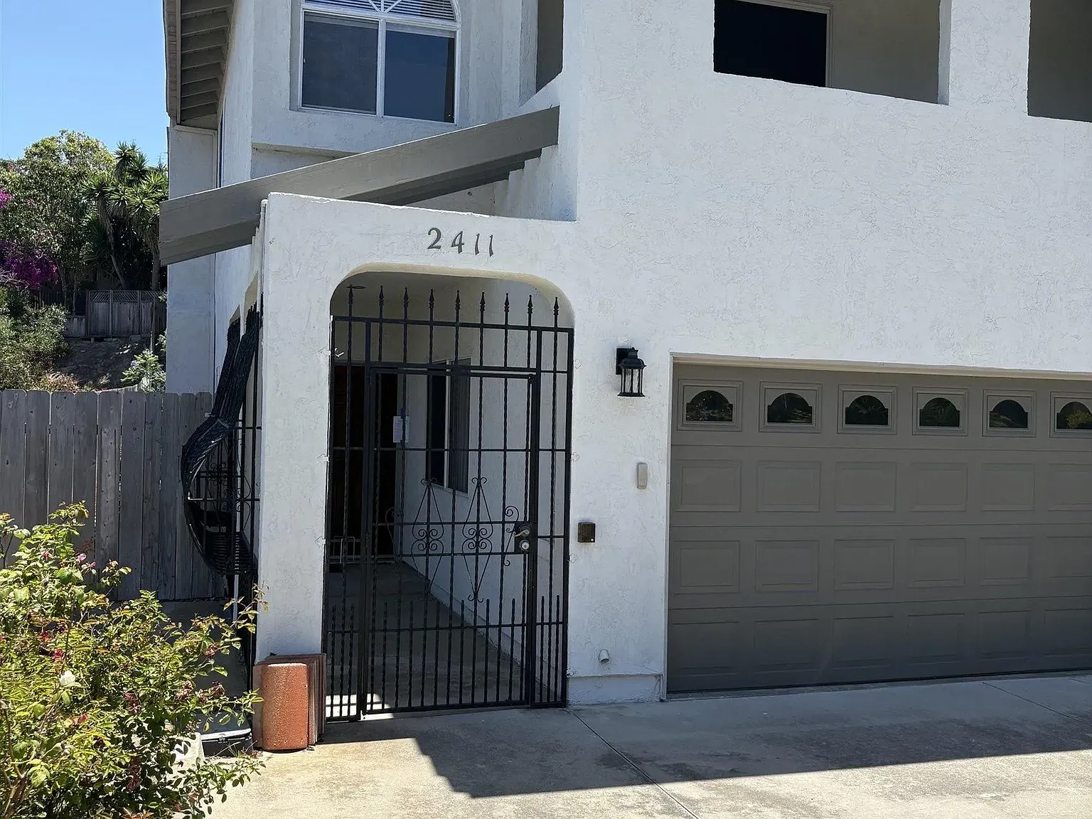 4 bed, 3.0 bath, 2083 sqft, $4,100 — Photo 2