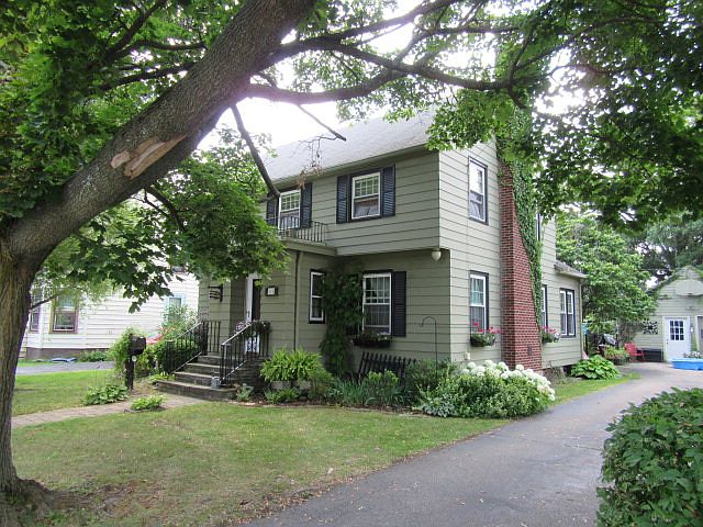 1st image of 818 Center St