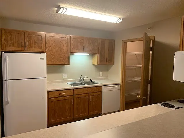 Crown Apartments — Photo 10