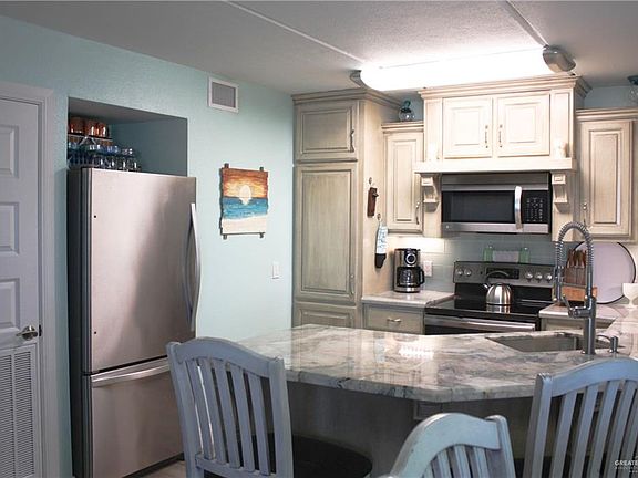 4th image of 109 W Tarpon St #101
