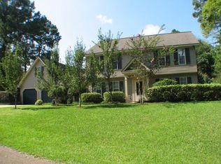 215 Shadow Wood Dr, Hattiesburg, MS 39402
