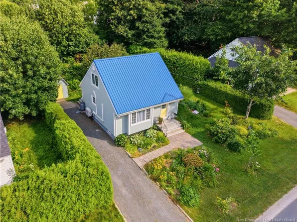 616 Palmer St, Fredericton, NB E3B 3V1