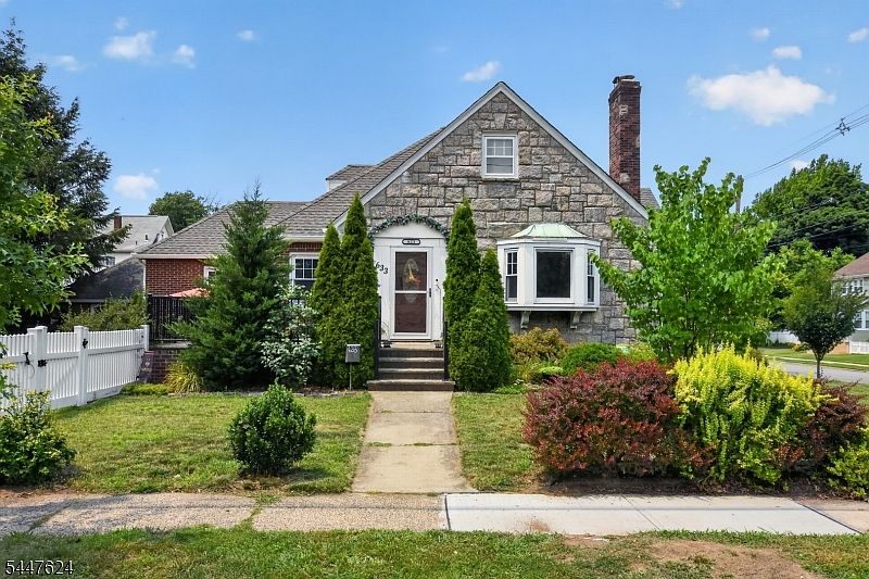 1st image of 633 Palmer Ave
